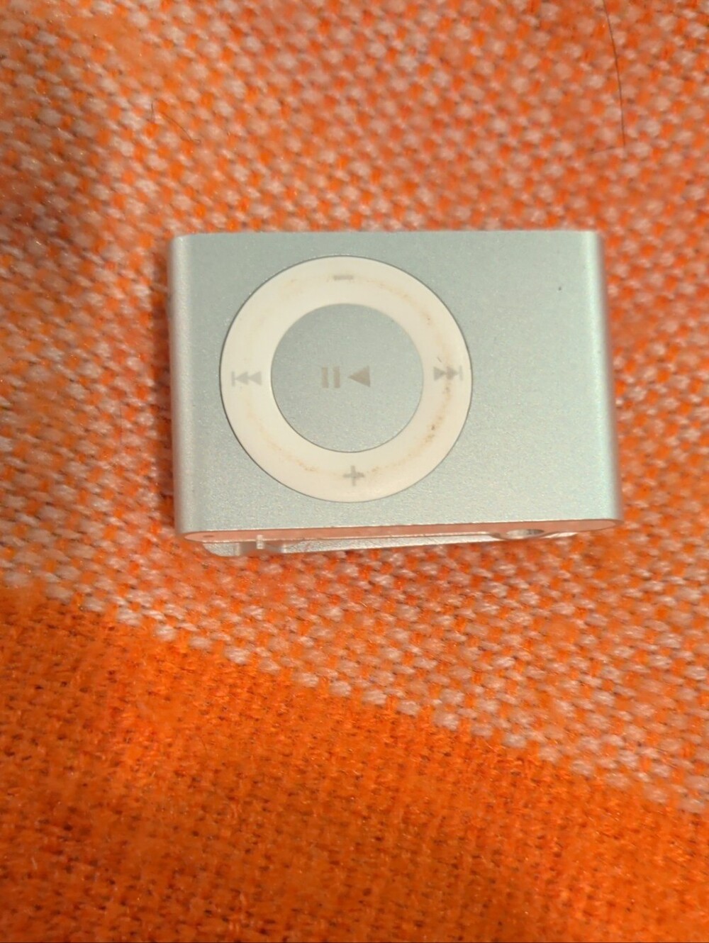 Apple iPod Shuffle 1GB 2nd Generation In Silver